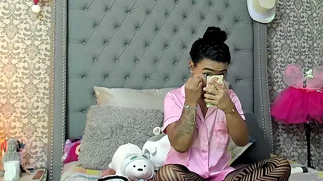 evafoxs online show from January 16, 2025, 12:02 am