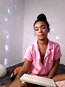 evafoxs online show from February 5, 2025, 4:37 am