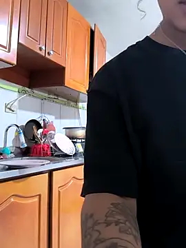 evafoxs online show from September 9, 2025, 10:42 pm