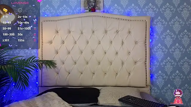 evafoxs online show from September 16, 2025, 9:38 pm