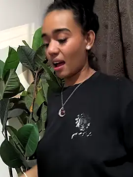 evafoxs online show from September 18, 2025, 1:18 am