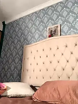 evafoxs online show from October 1, 2025, 5:19 pm