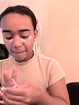 evafoxs online show from October 10, 2025, 6:07 pm