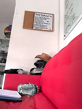 evafoxs online show from November 12, 2025, 5:35 pm