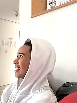 evafoxs online show from December 1, 2025, 7:19 pm