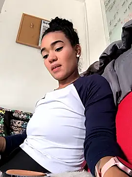 evafoxs online show from December 4, 2025, 6:16 pm