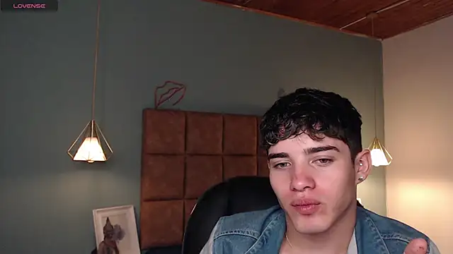 AlejooTwink online show from February 7, 2025, 7:17 pm