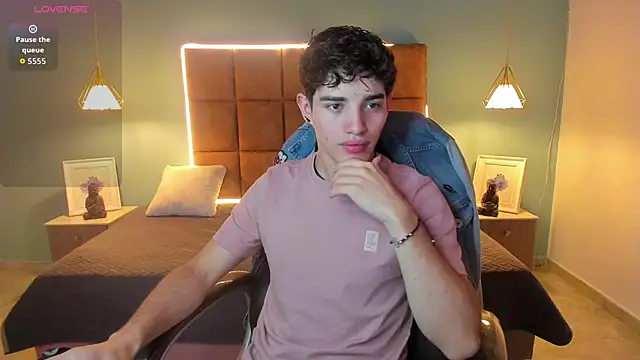 AlejooTwink online show from November 5, 2025, 3:50 am