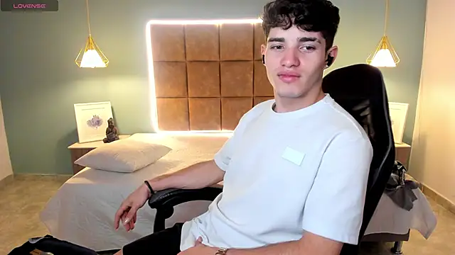 AlejooTwink online show from February 27, 2026, 11:16 pm