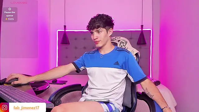 AlejooTwink online show from April 12, 2026, 1:49 pm