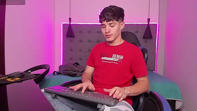 AlejooTwink online show from April 20, 2026, 4:21 pm