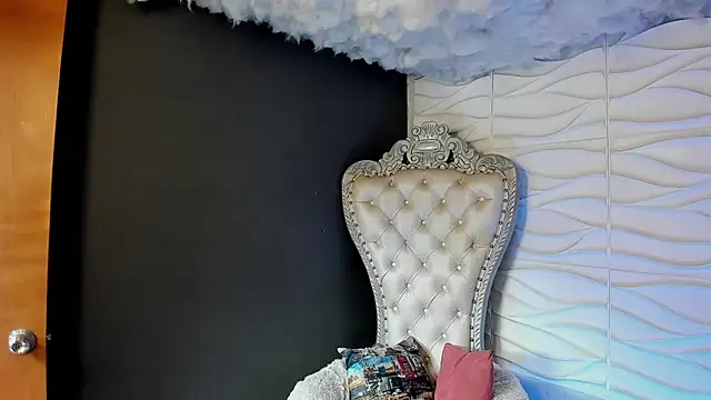 Layla 707 online show from March 21, 2026, 8:01 pm