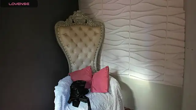 Layla 707 online show from April 20, 2026, 9:16 pm