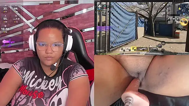 MhiaRey online show from October 31, 2025, 1:23 pm