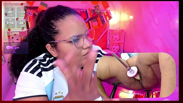 Snapshot of MhiaRey chatting on July 4, 2026, 1:39 pm MhiaRey online show from July 4, 2026, 1:39 pm