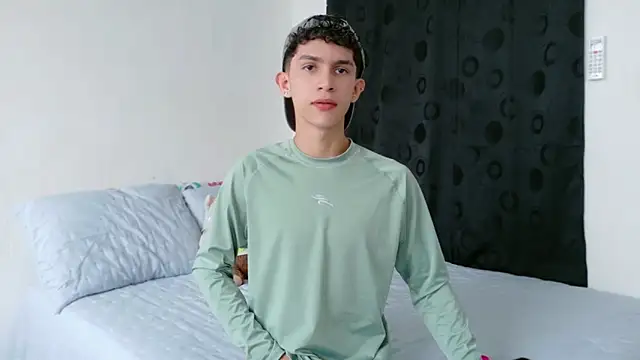 Snapshot of Noah_tyler_ chatting on November 20, 2025, 5:34 pm Noah tyler online show from November 20, 2025, 5:34 pm