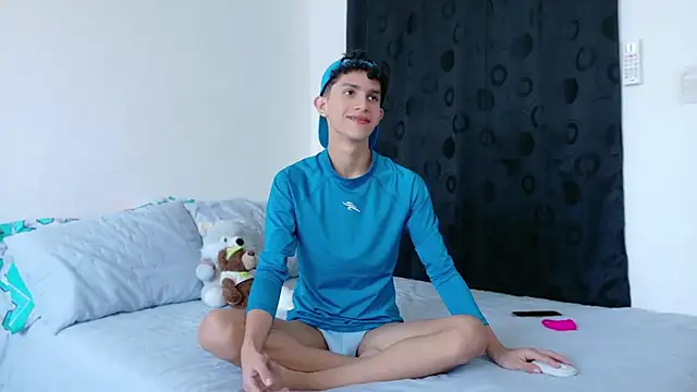 Snapshot of Noah_tyler_ chatting on November 22, 2025, 5:45 pm Noah tyler online show from November 22, 2025, 5:45 pm