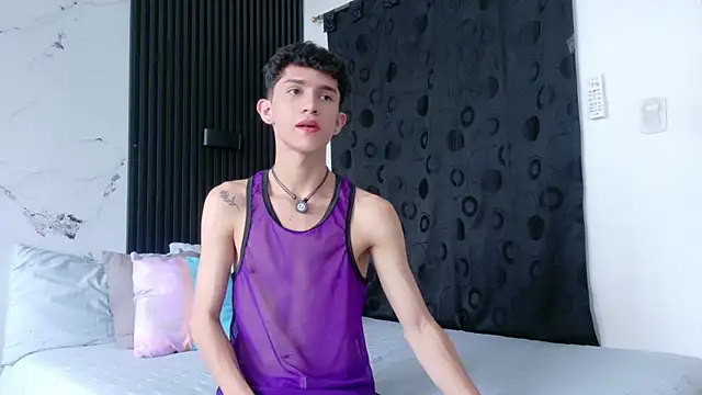 Noah tyler  online show from April 21, 2026, 6:55 pm