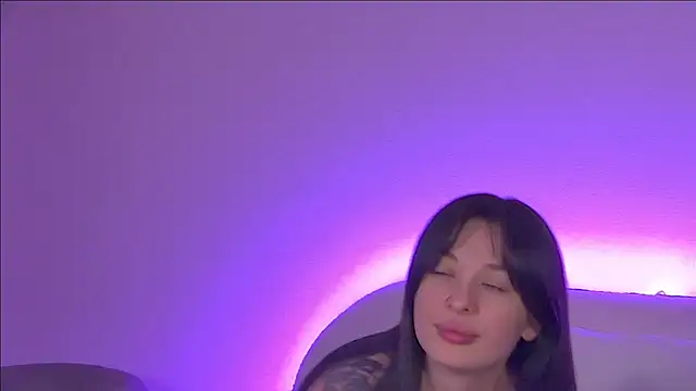 AlexandraBloom online show from February 9, 2025, 3:32 am