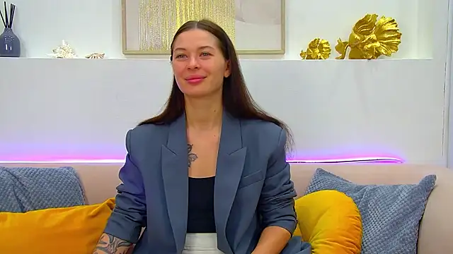 AlexandraBloom online show from September 11, 2025, 6:19 pm