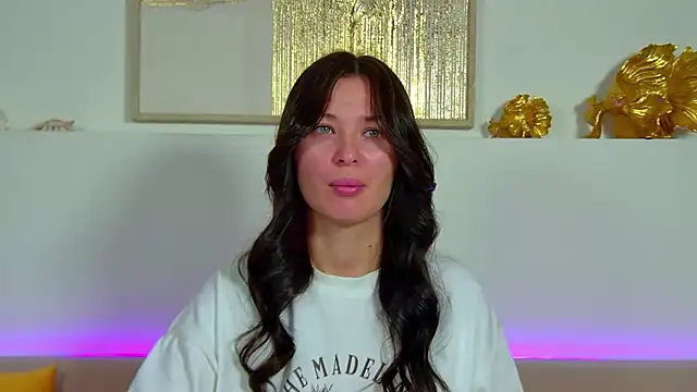 AlexandraBloom online show from November 10, 2025, 6:18 pm