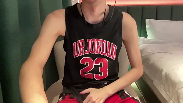 kimkim123123 online show from February 10, 2025, 3:32 pm