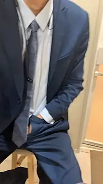 kimkim123123 online show from November 6, 2025, 4:19 pm