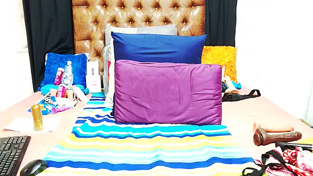 Hotxbums22 online show from October 7, 2025, 3:09 pm