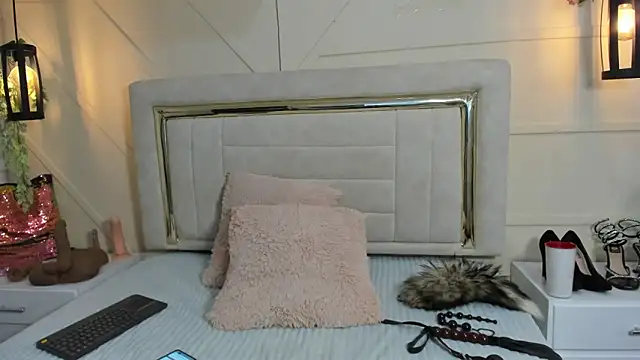 Slut Milf  online show from February 5, 2025, 7:42 pm