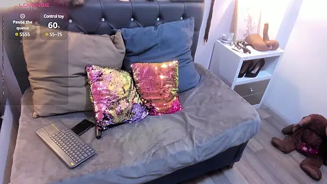 Slut Milf  online show from February 22, 2025, 7:47 pm