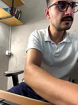 Snapshot of Superdad chatting on September 12, 2025, 5:13 pm Superdad online show from September 12, 2025, 5:13 pm