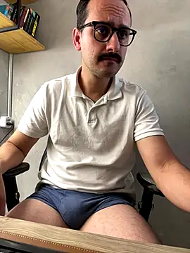 Snapshot of Superdad chatting on October 16, 2025, 2:07 pm Superdad online show from October 16, 2025, 2:07 pm