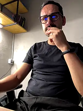 Snapshot of Superdad chatting on December 14, 2025, 1:55 am Superdad online show from December 14, 2025, 1:55 am