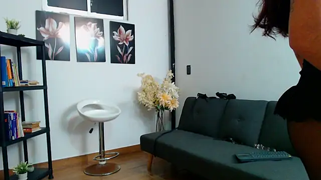 conni f00x online show from February 4, 2026, 7:42 pm