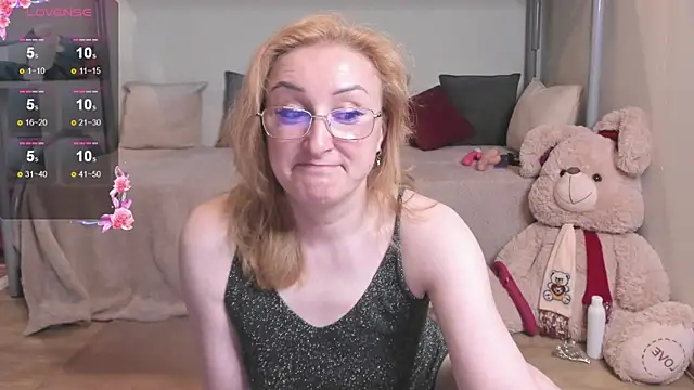 Snapshot of MadissonKiss chatting on June 8, 2026, 1:28 am MadissonKiss online show from June 8, 2026, 1:28 am