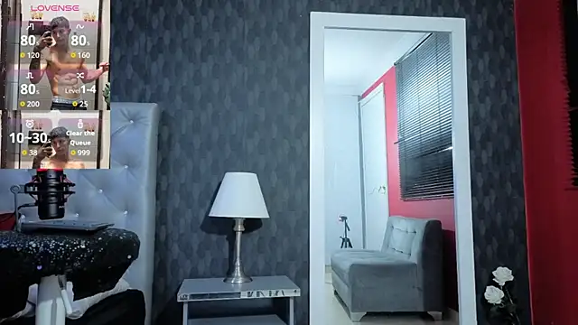 Cristopher23  online show from September 10, 2025, 7:47 pm