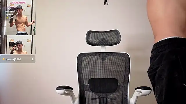 Cristopher23  online show from October 10, 2025, 1:10 pm