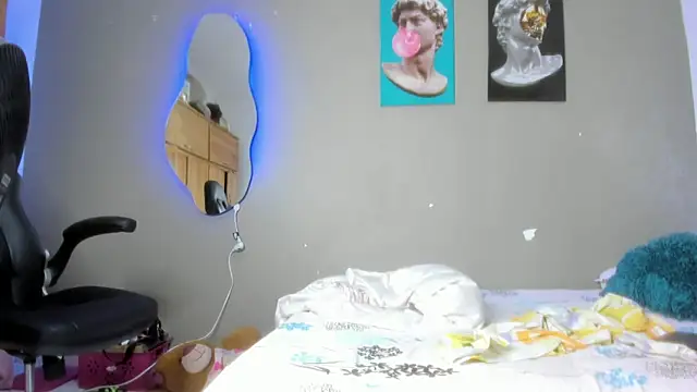 Lilybaudinx96 online show from January 22, 2025, 3:31 am