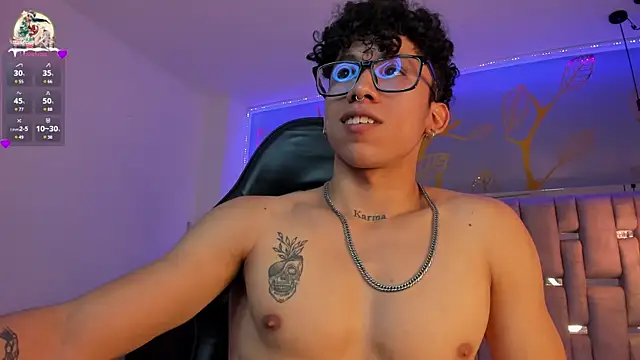 AkazaBoy  online show from December 31, 2024, 10:56 pm