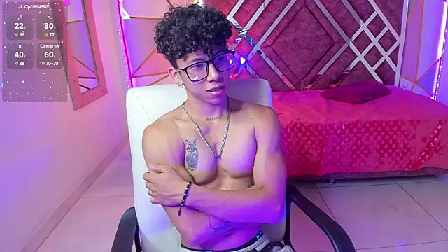 AkazaBoy  online show from January 31, 2025, 4:36 am