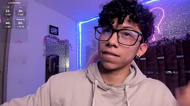 AkazaBoy  online show from February 4, 2025, 4:26 am