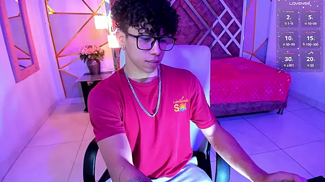 AkazaBoy  online show from March 4, 2025, 4:17 am