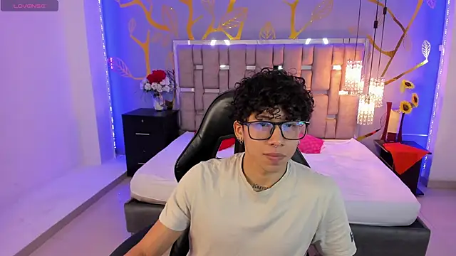 AkazaBoy  online show from March 19, 2025, 4:14 am