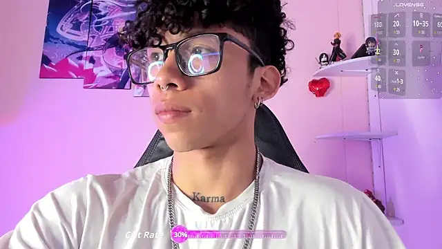 AkazaBoy  online show from September 21, 2025, 4:03 am