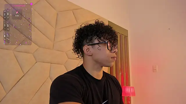 AkazaBoy  online show from November 6, 2025, 4:46 am