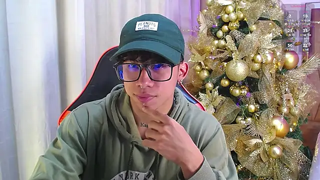 AkazaBoy  online show from December 17, 2025, 4:07 am