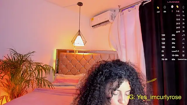 CurlyRose   online show from October 3, 2025, 10:18 pm