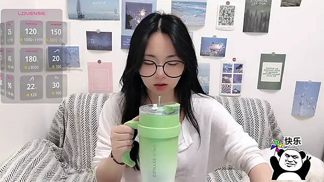 Snapshot of LiLiYbaby chatting on December 4, 2025, 6:34 am LiLiYbaby online show from December 4, 2025, 6:34 am