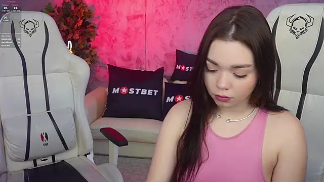 Magnetic Mia  online show from December 17, 2024, 3:28 pm