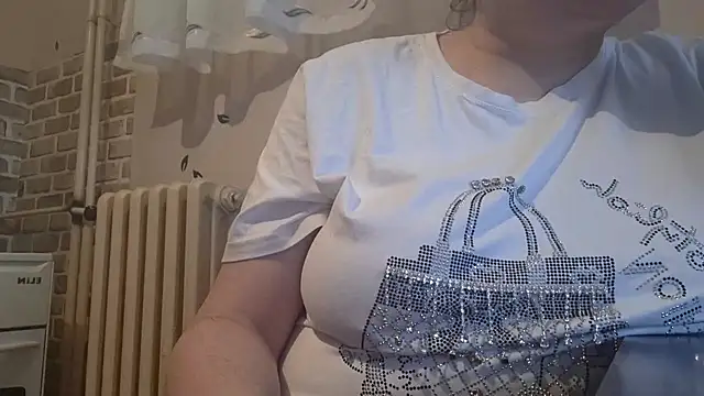 AalinnaK online show from February 22, 2025, 1:35 pm